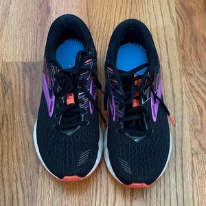 brooks adrenaline GTS 19 tennis shoes